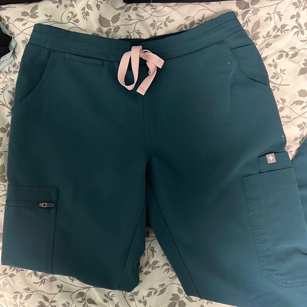 Figs yola skinny scrub pants
